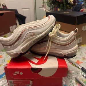 Nike Air Max 97 Sneakers sz 4 youth/5.5 w new in box !!!